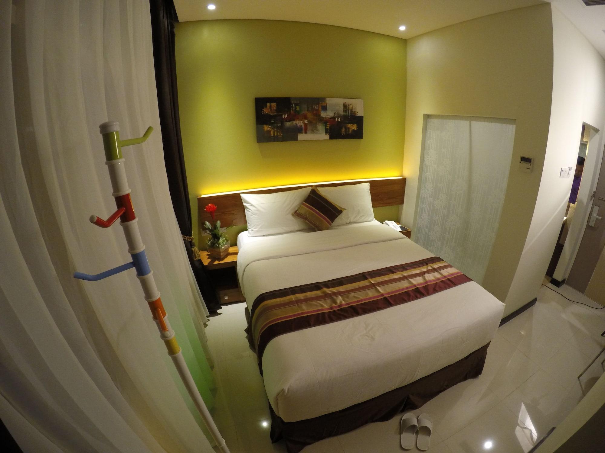 Biz Boulevard Hotel Manado Exterior foto