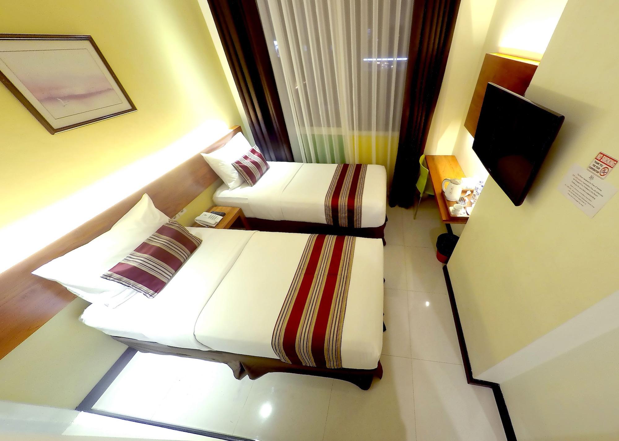 Biz Boulevard Hotel Manado Exterior foto