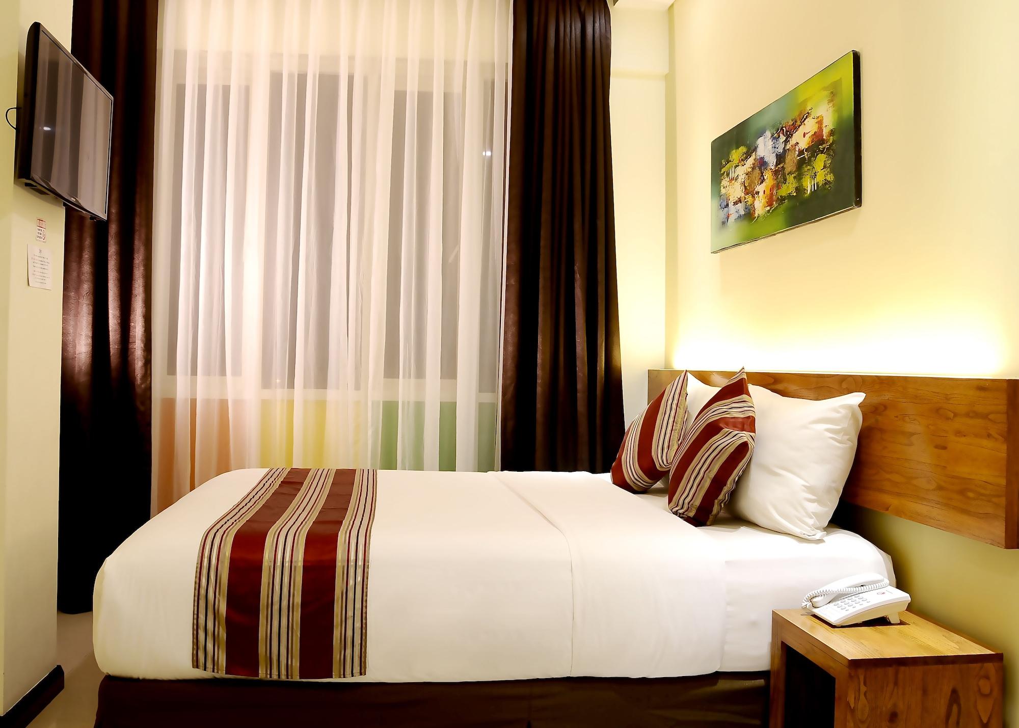 Biz Boulevard Hotel Manado Exterior foto