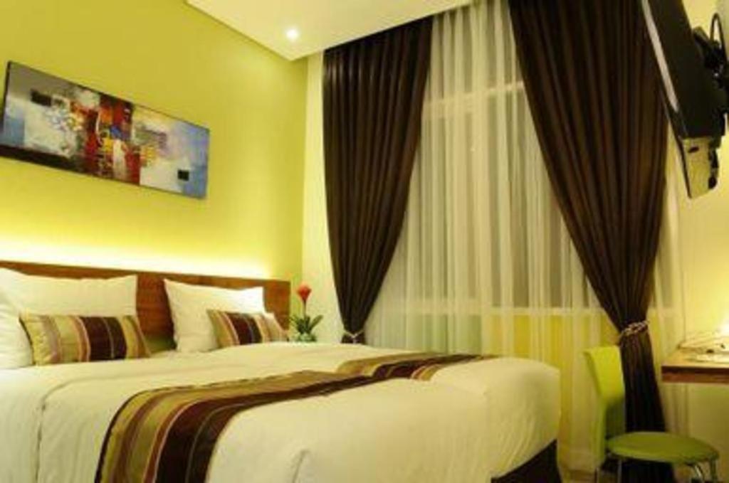 Biz Boulevard Hotel Manado Exterior foto