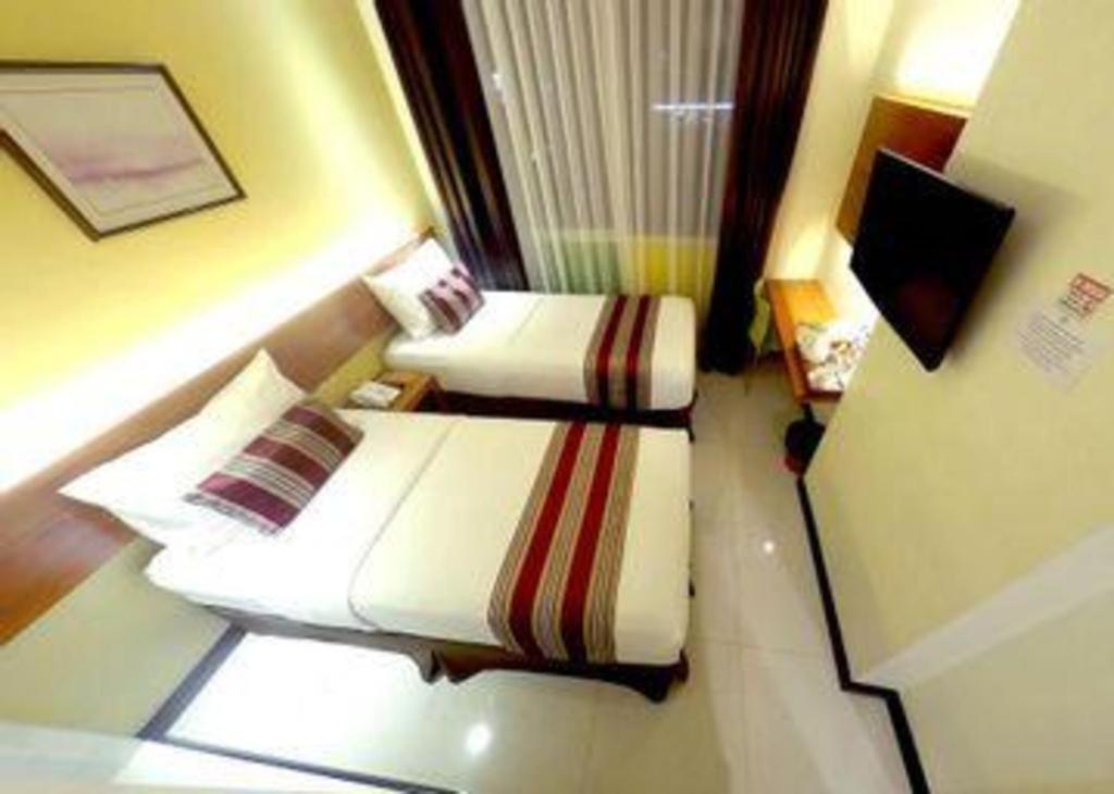 Biz Boulevard Hotel Manado Exterior foto