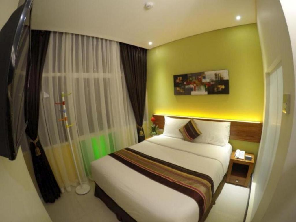 Biz Boulevard Hotel Manado Exterior foto