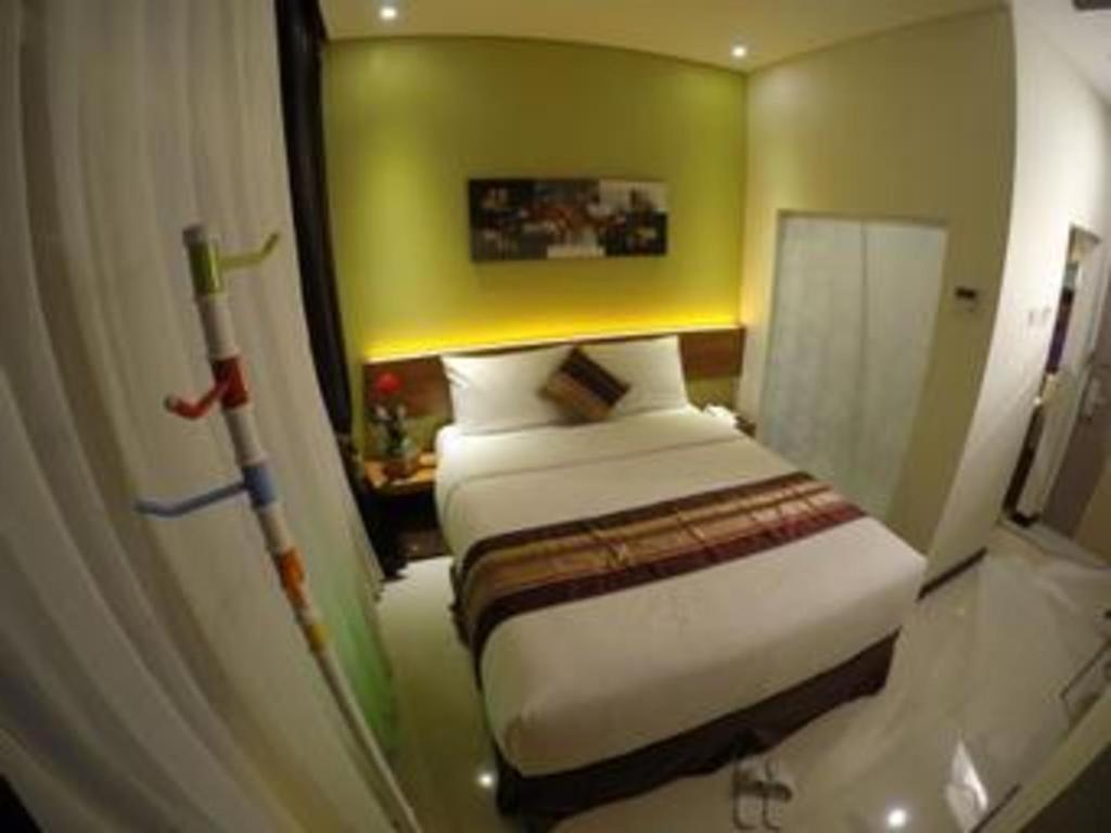 Biz Boulevard Hotel Manado Exterior foto