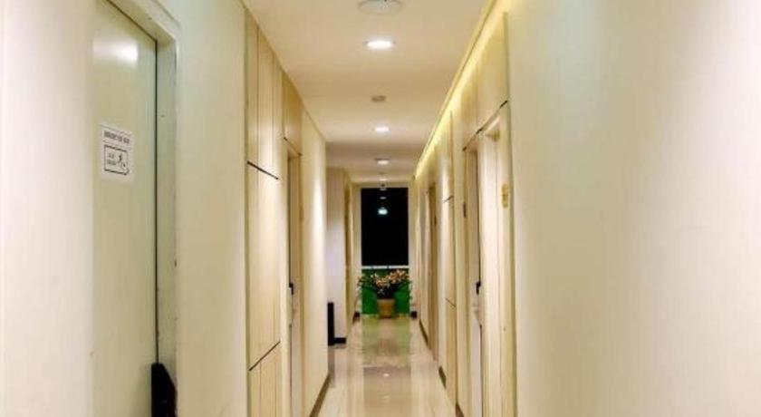 Biz Boulevard Hotel Manado Exterior foto
