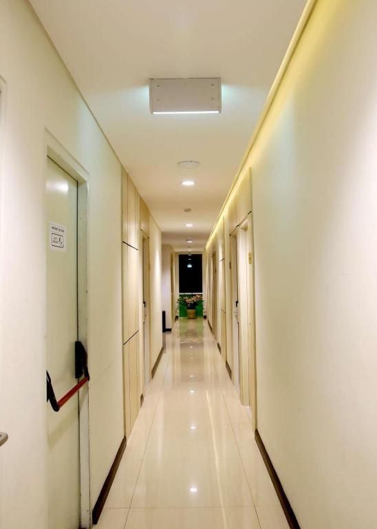 Biz Boulevard Hotel Manado Exterior foto