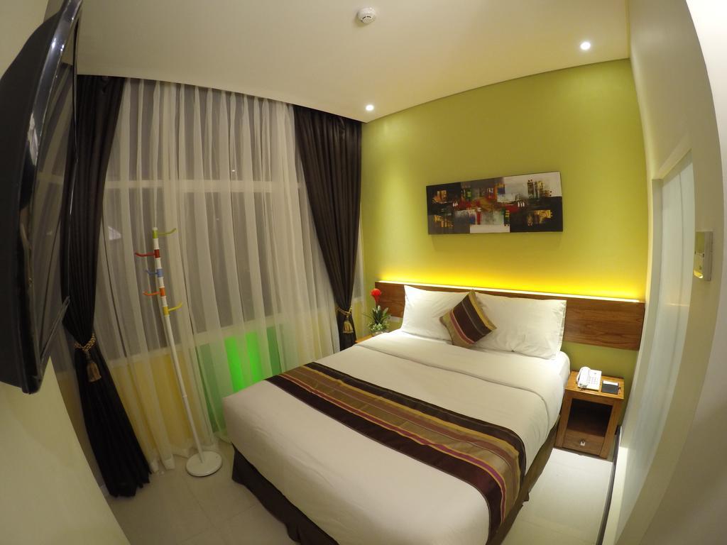 Biz Boulevard Hotel Manado Exterior foto