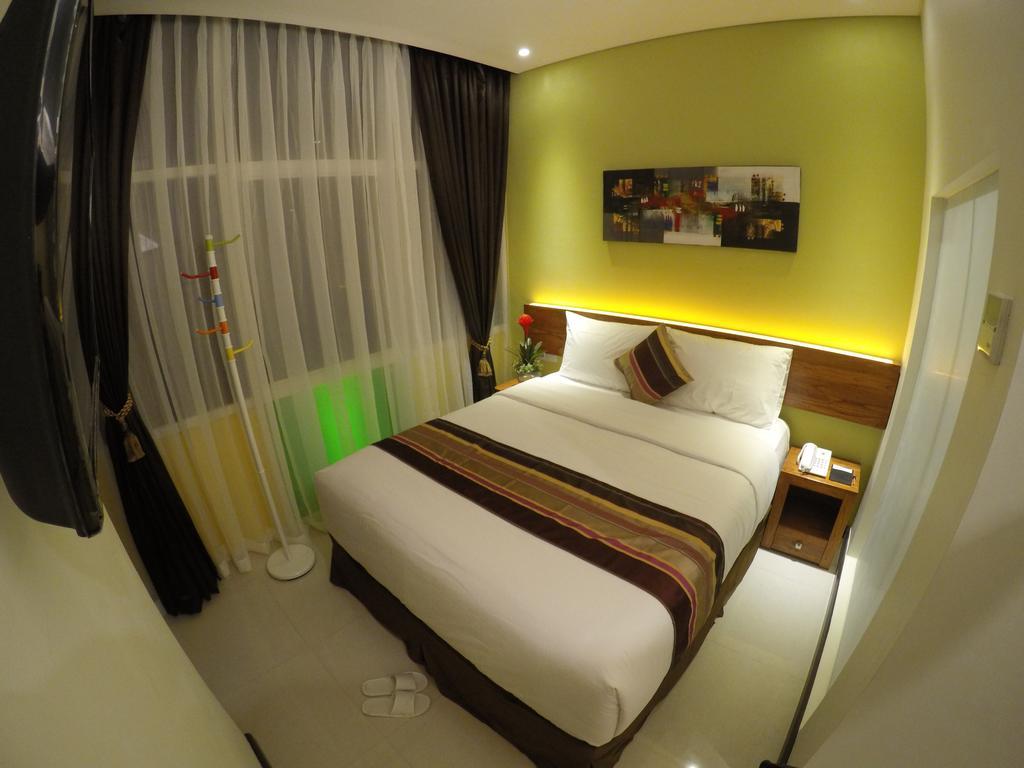 Biz Boulevard Hotel Manado Exterior foto