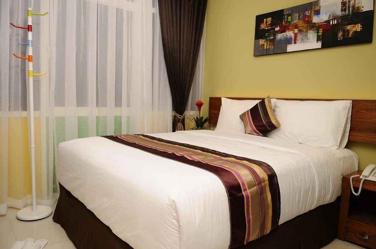 Biz Boulevard Hotel Manado Exterior foto
