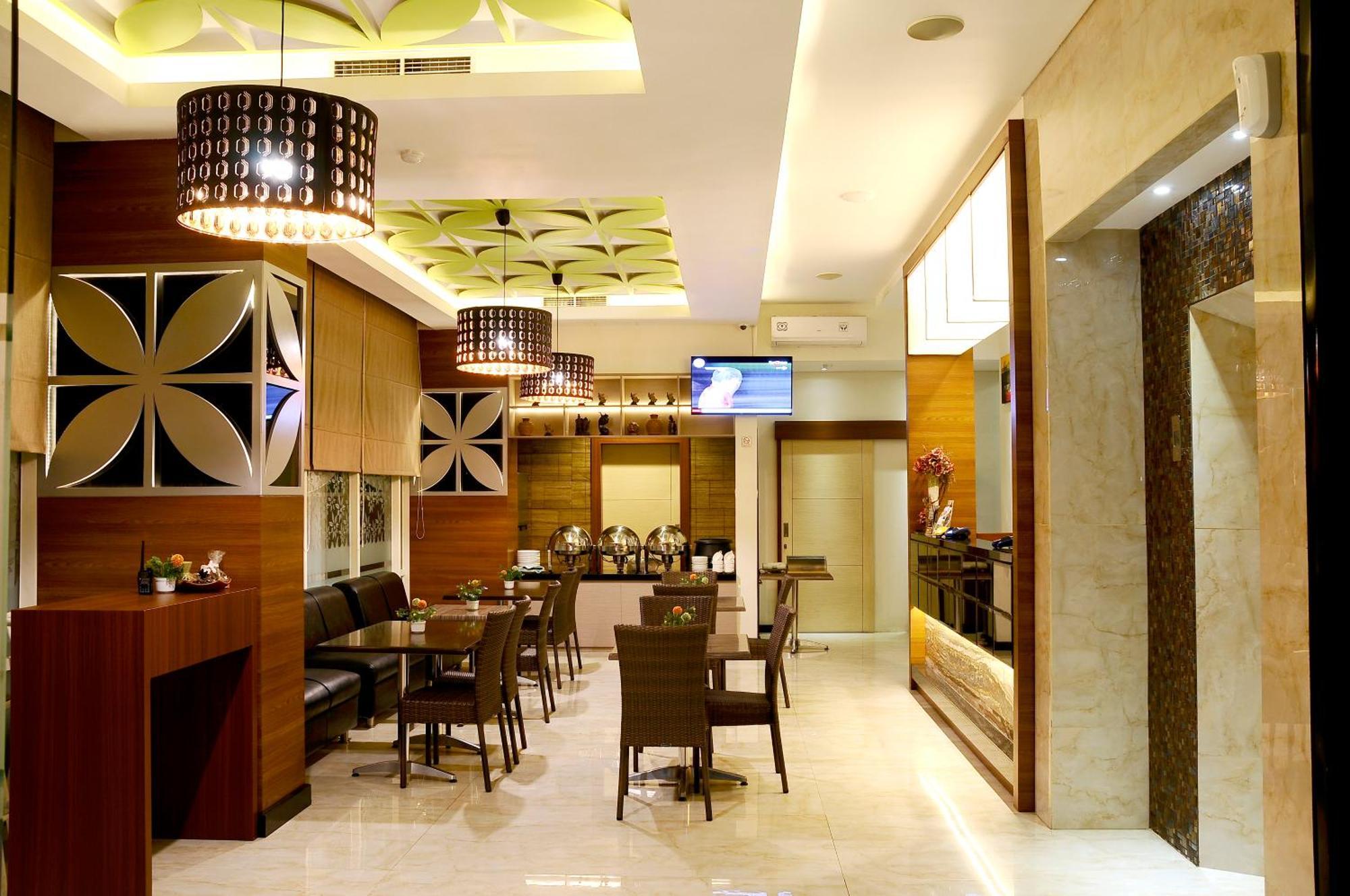 Biz Boulevard Hotel Manado Exterior foto
