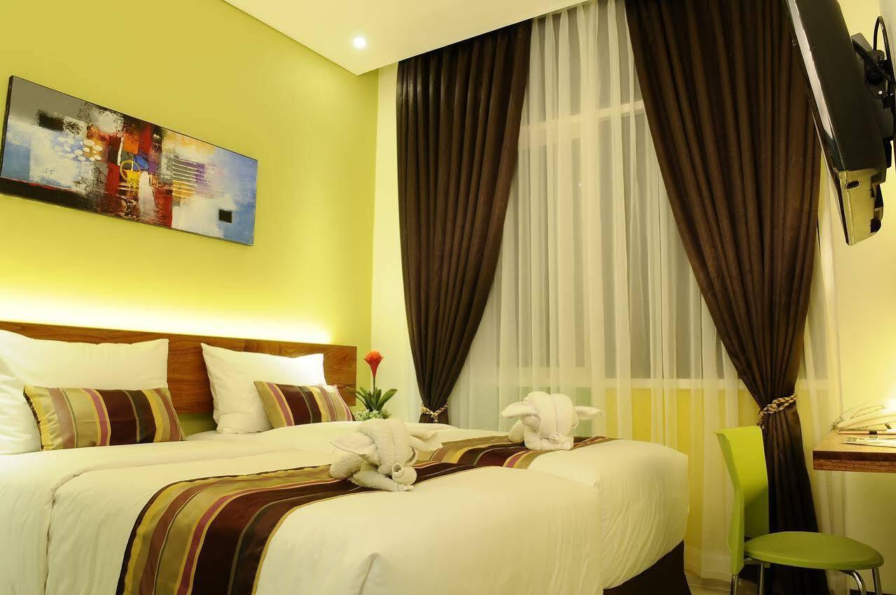 Biz Boulevard Hotel Manado Exterior foto